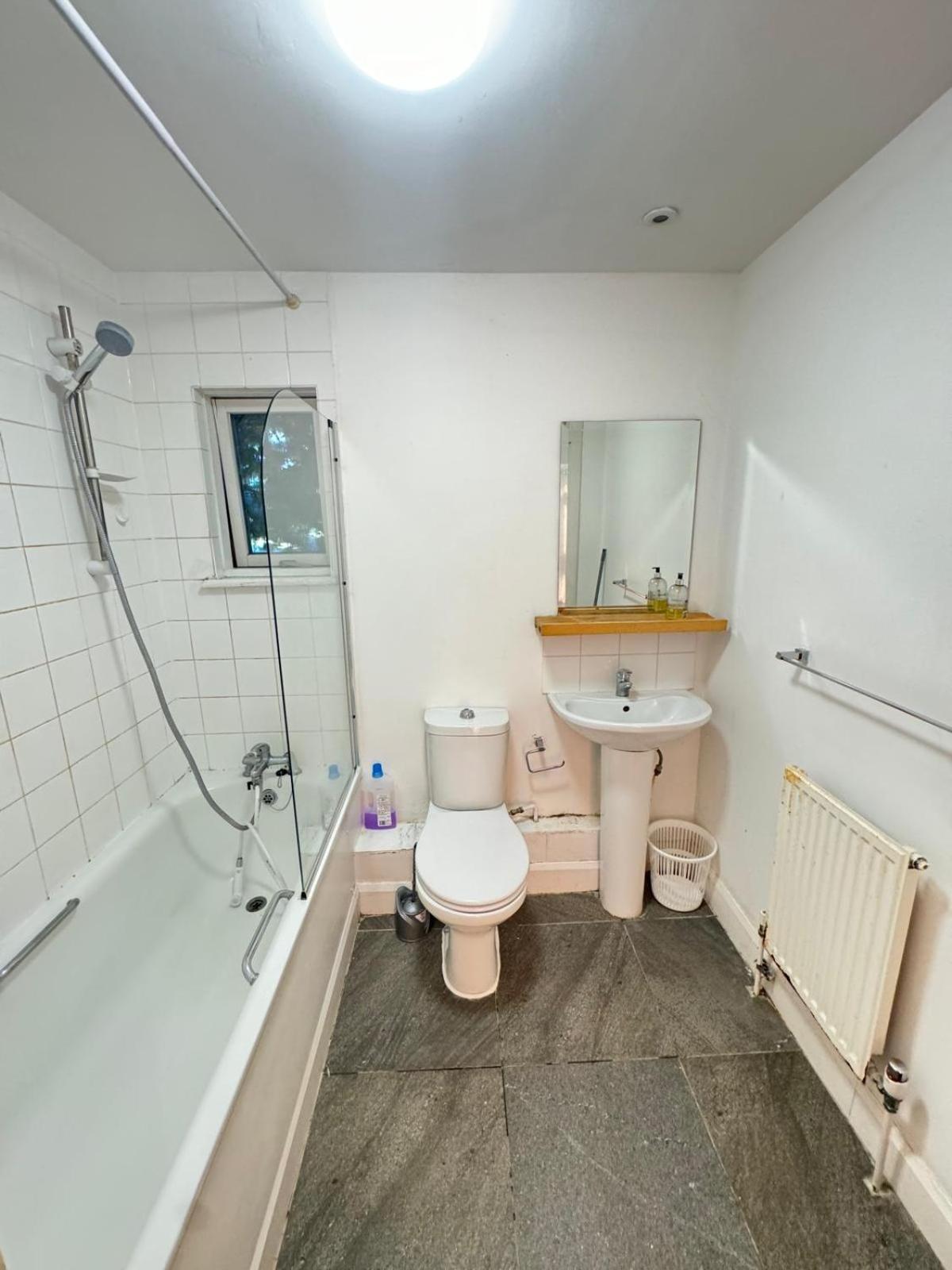 Fabulous Apartment In Kilburn London Exterior photo